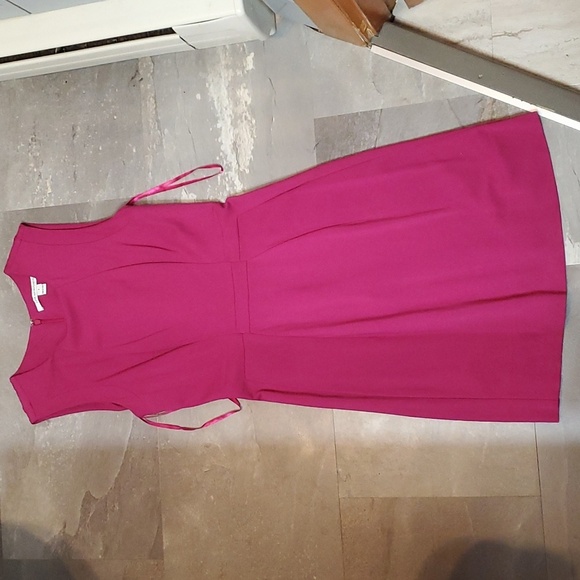 Diane von Furstenberg pink fushia mini dress. Size 4. Classic. Sophisticated. - Picture 1 of 10